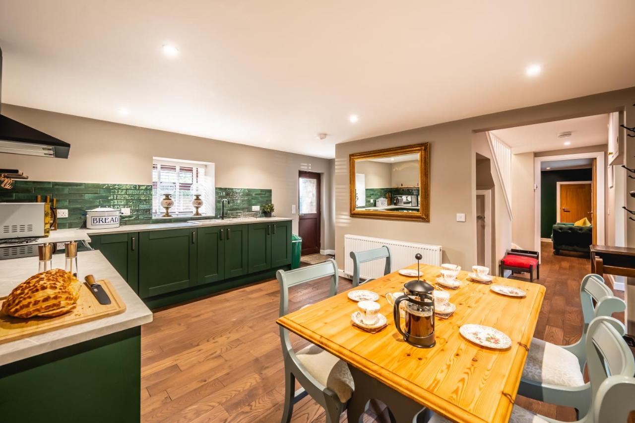 Luxury Cottage With Mountain View'S Cononbridge Exterior photo
